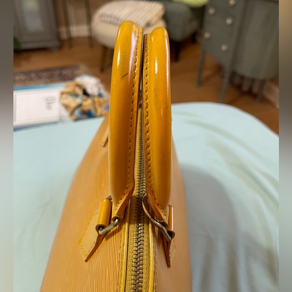 Vuitton Yellow Epi Leather Alma Bag - Picture 12 of 17